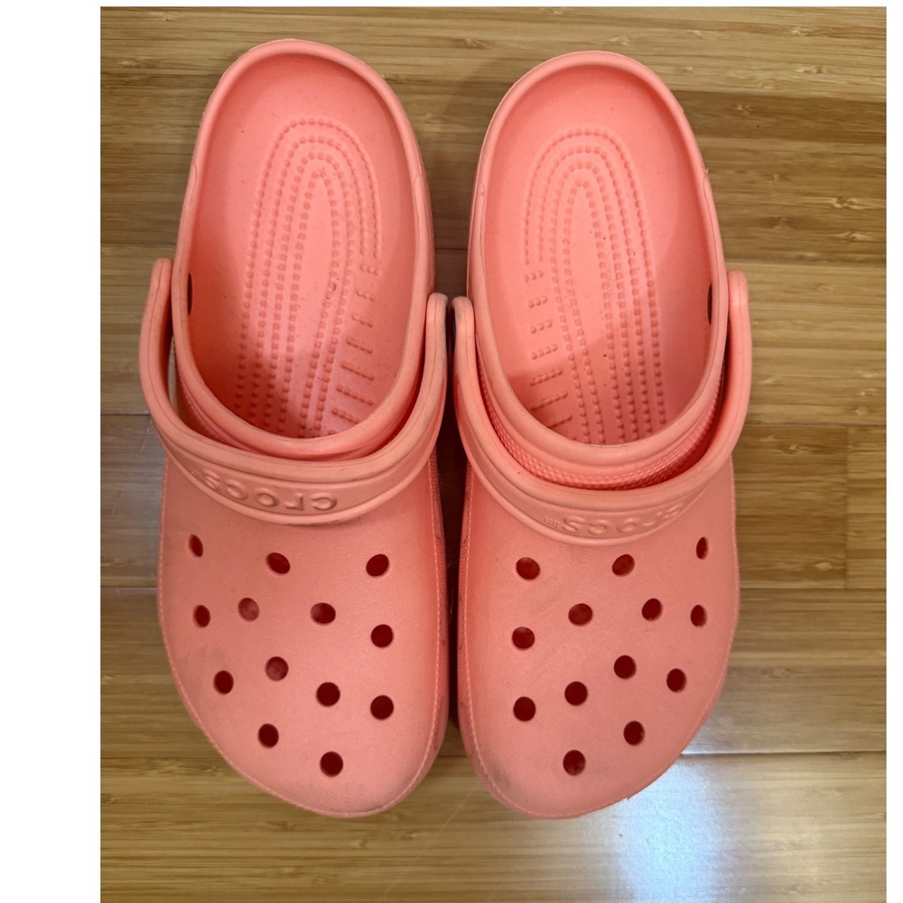 Crocs Classic Clog Mens Size 11 Peach Pink Slip On Water Friendly Comfort Shoes